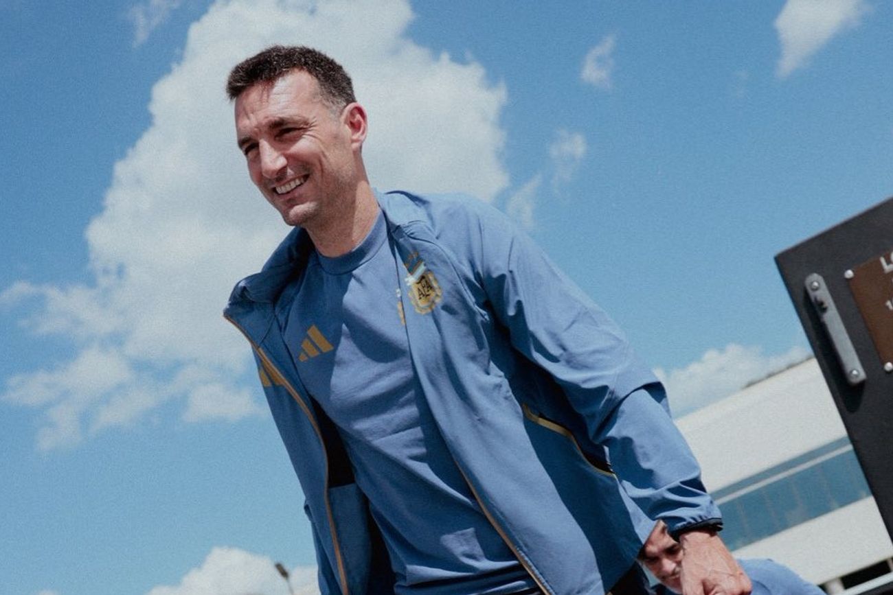 Con Lionel Scaloni al frente, la selección dejó Kansas y se instalará en Miami para seguir con el Mundial. (Prensa selección)