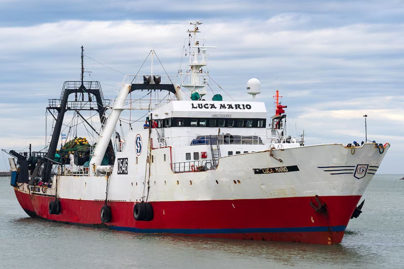 Buscan a un marinero tras caer al mar en medio de un temporal en Santa Cruz