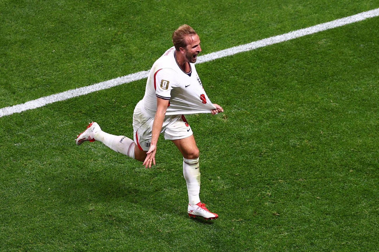 Harry Kane convirtió dos tantos y se metió en la lucha por el goleador del Mundial. 