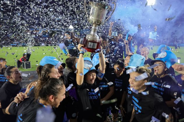 Obtención del Trofeo de Campeones por parte de la primera división del equipo femenino de Belgrano que le dio la clasificación a la próxima Copa Libertadores.