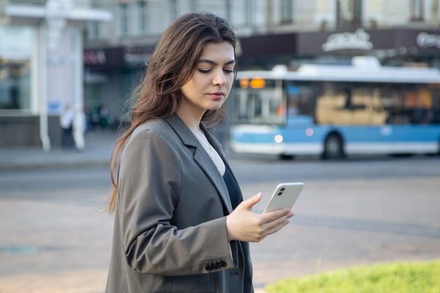 Cada vez más mujeres trabajan y utilizan "apps" de transporte.