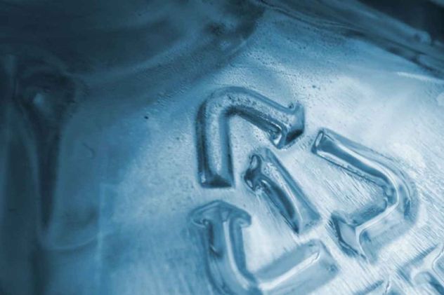 Qué significan los triángulos en los envases de plástico.