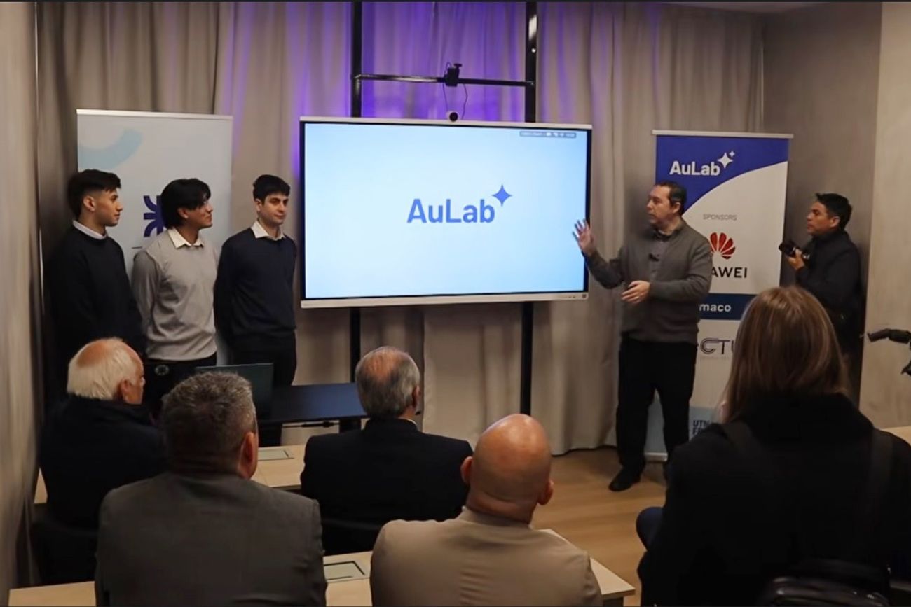 Presentan un aula con IA que analiza el aprendizaje y la gestión docente.