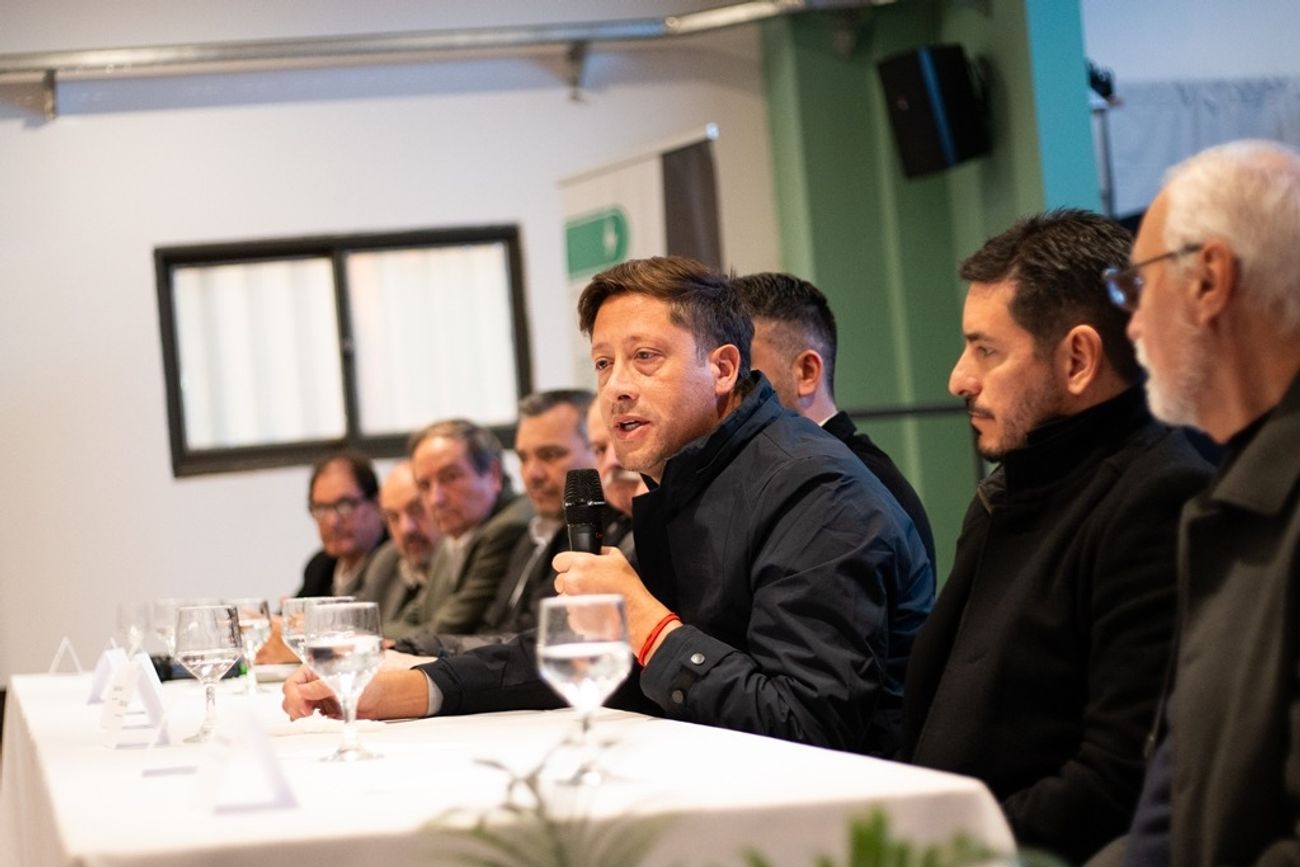 Acto de firma de convenio para montar una nueva estación transformadora de energía en Río Tercero.