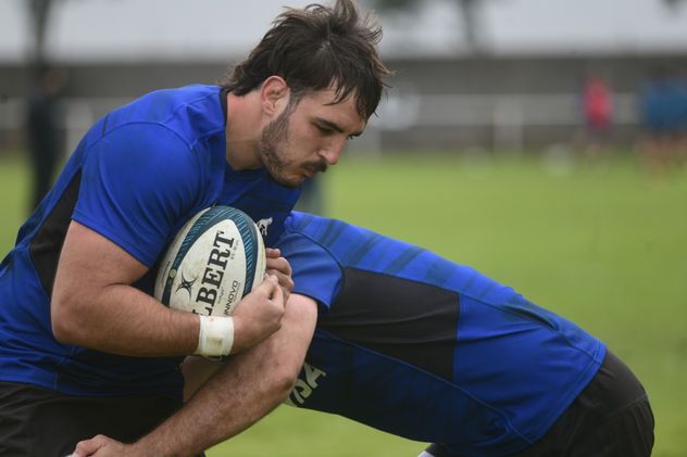 Entrenamiento de Los Pumas en cancha de Bajo Palermo.