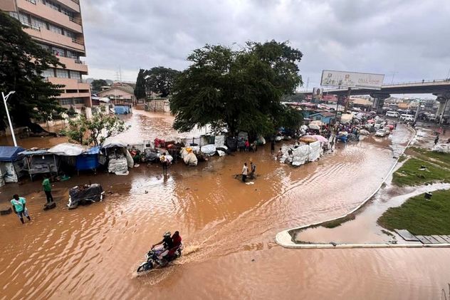 Barrios inundados en Accra, Ghana, el lunes 29 de junio de 2026.