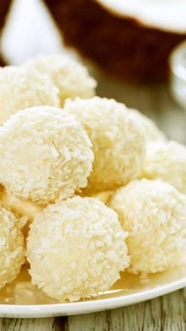 Ni galletitas ni barritas: la receta de trufas proteicas listas en minutos y sin horno.