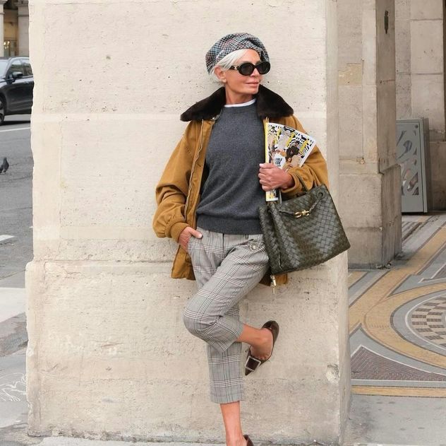 Los pantalones capri reaparecen este invierno en versiones de sastrería, denim y tejidos elásticos, combinados con botas y abrigos largos.