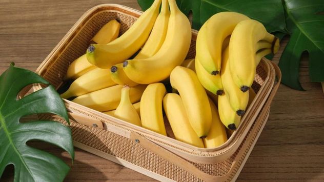 La banana es una fruta rica en nutrientes que puede aportar energía y favorecer distintas funciones del organismo.
