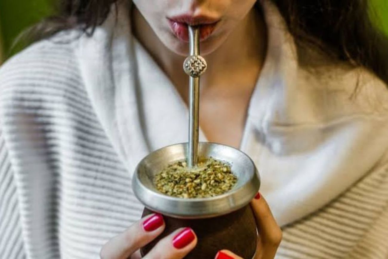 La llamada "pálida del mate" no es un diagnóstico médico, sino una forma popular de describir un conjunto de síntomas que pueden aparecer tras consumir grandes cantidades de yerba mate o hacerlo en determinadas condiciones.