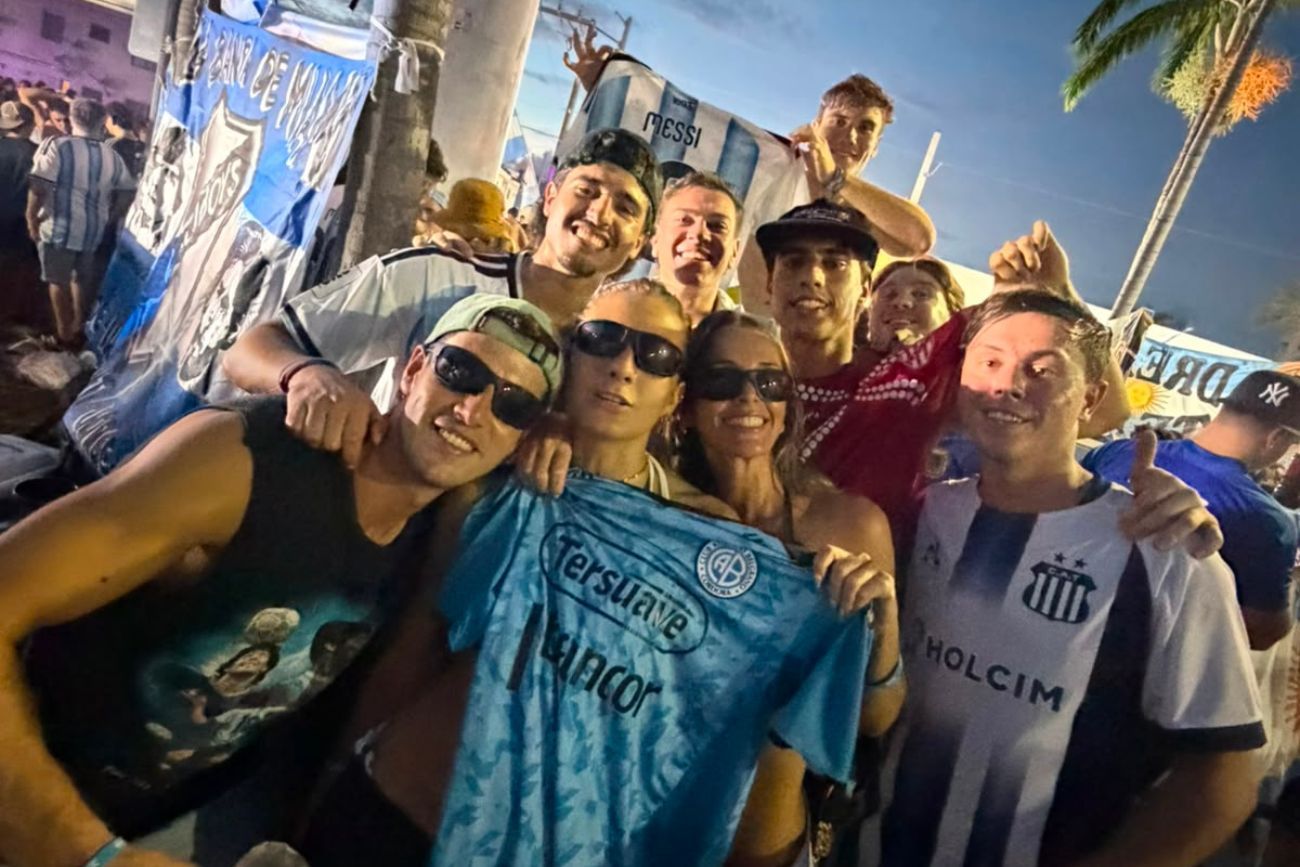 Banderazo épico. Ni Belgrano, ni Talleres, ni Instituto, ni Racing: en Miami Beach todos juegan para la selección.