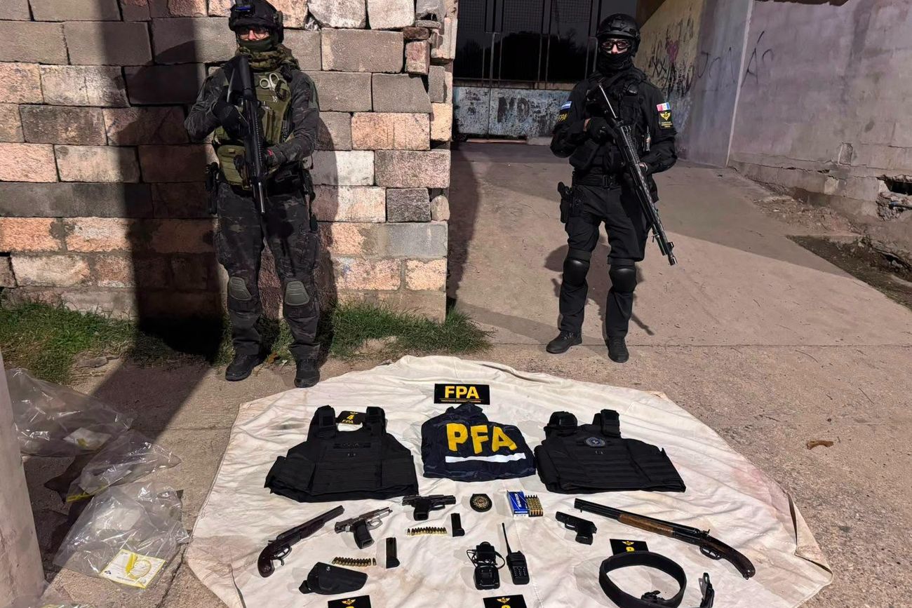 Secuestros de drogas, armas y chalecos antibalas en Córdoba.