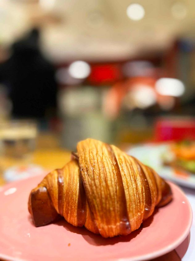 Una cafetería de especialidad que ofrece una experiencia integral cuidando todos los detalles. (LVI)