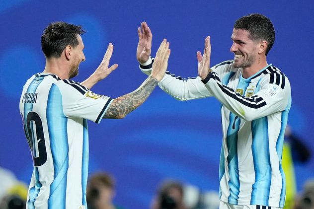 Messi y De Paul, figuras de Argentina.