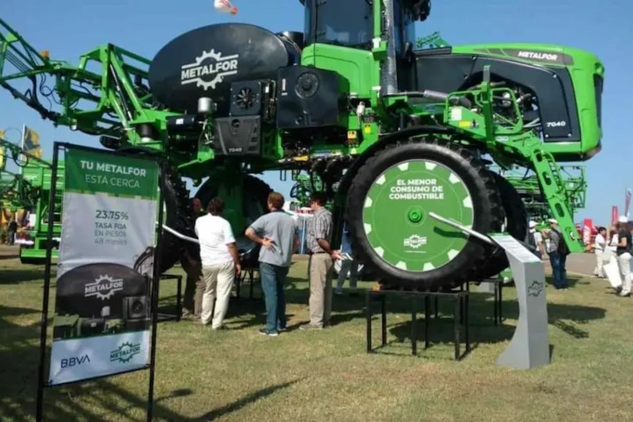 DIMENSIÓN. Metalfor es una de las empresas lideres en el mercado nacional de pulverizadoras y fertilizadoras.
