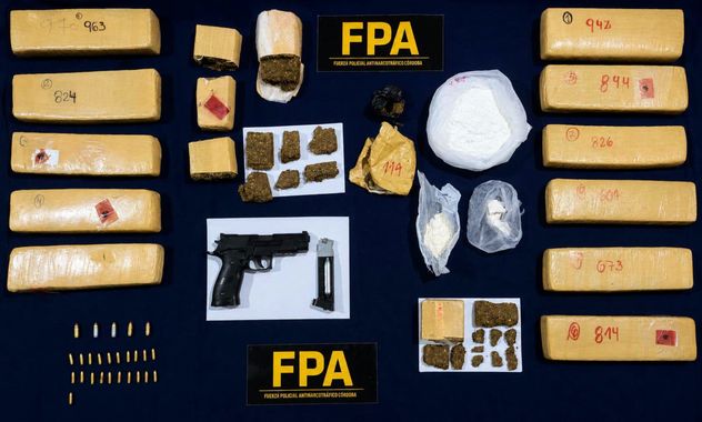 Secuestros de drogas, armas y chalecos antibalas en Córdoba.
