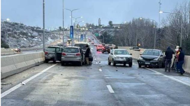 Choque en cadena en Mendoza por hielo en la carpeta asfáltica: más de diez autos involucrados