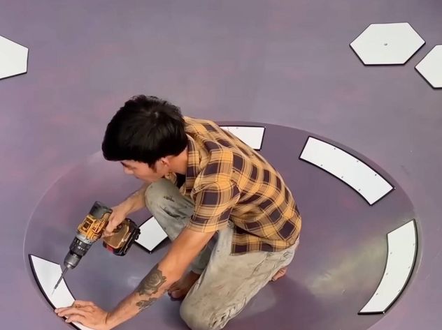 Creó un "platillo volador" que puede navegar.