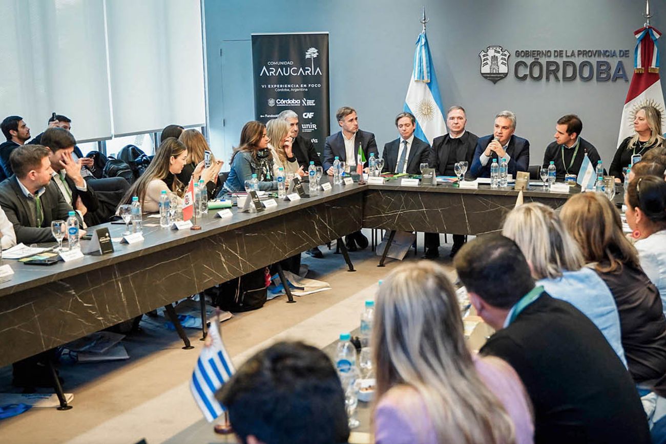 El gobernador Martín Llayora enfatizó en el fortalecimiento en lectocomprensión y pensamiento matemático para afianzar la educación.