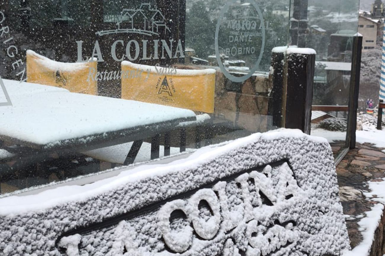 El aire polar trajo nieve a La Cumbrecita, Córdoba.