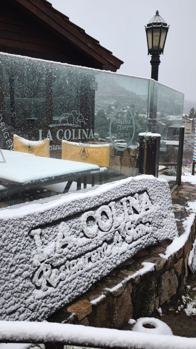 El aire polar trajo nieve a La Cumbrecita, Córdoba.