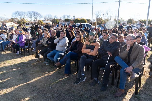 Las obras de infraestructura civil incluyen el adoquinado de calles y la extensión de redes de servicios en los nuevos sectores residenciales.