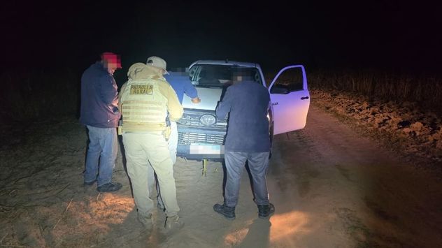Caza ilegal: la Policía de Córdoba rescató tres perros galgos yd etuvo a seis personas