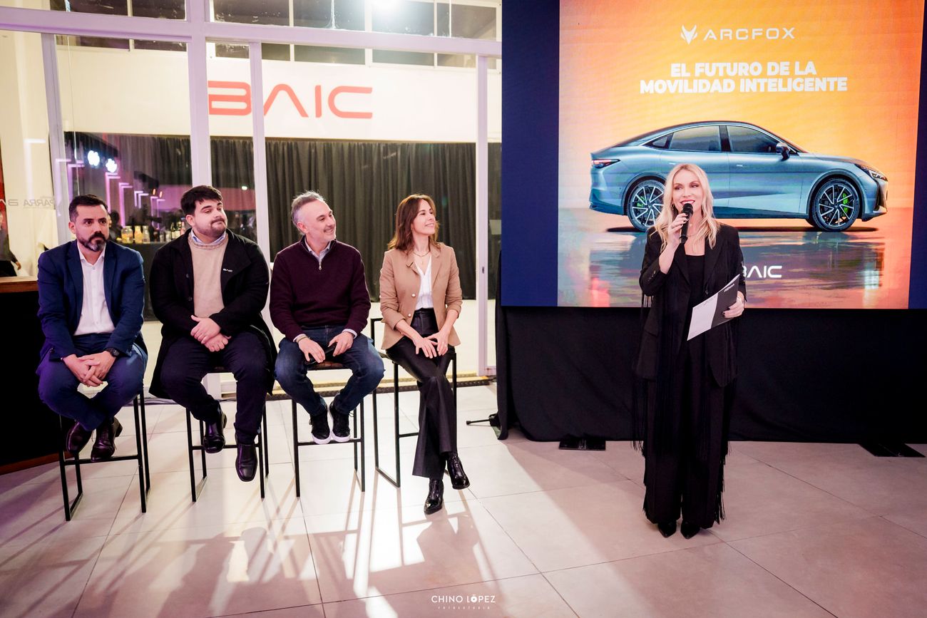 Familia Parra presentó ARCFOX, una nueva propuesta de movilidad eléctrica. 
