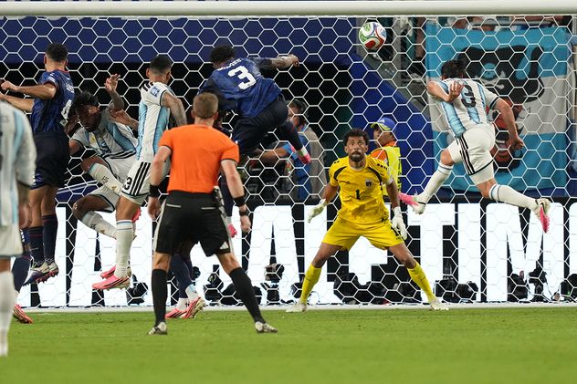 El gol decisivo del "Cuti" Romero que selló la victoria de Argentina 3 a 2 ante Cabo Verde por los 16avos de final del Mundial 2026.