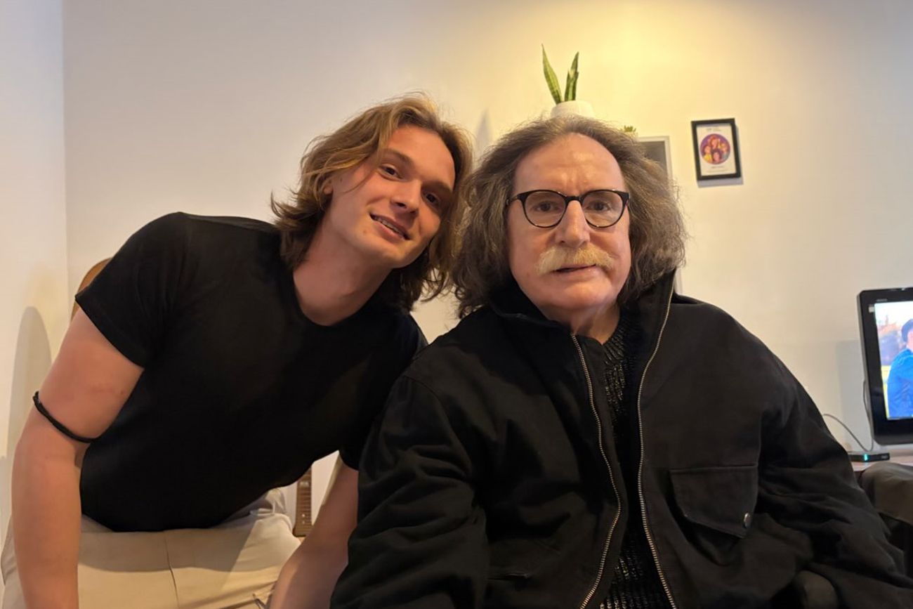 Benicio Guyot, el hijo de Ernestina Pais, se reunió con Charly García tras el fallecimiento de su mamá. 