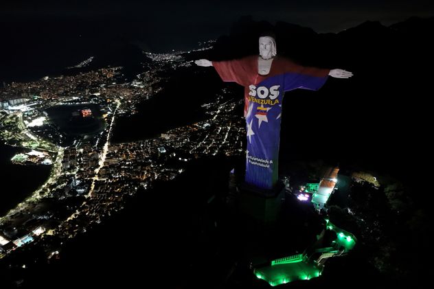 Río de Janeiro y su Cristo Redentor vestido de Venezuela.