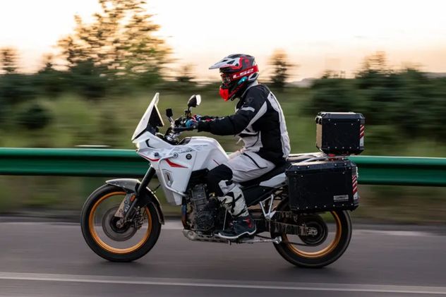 Kove 800 Touring.