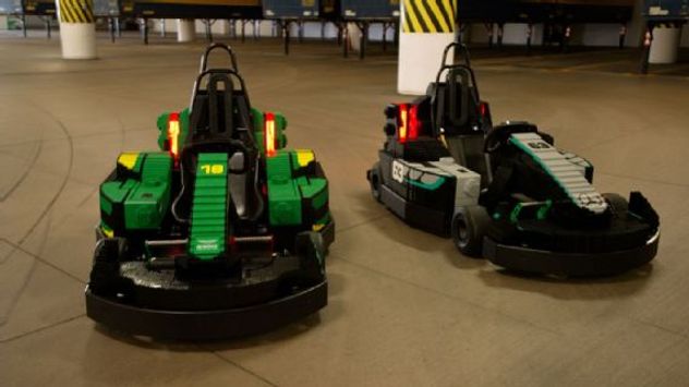 Los autos LEGO para el desfile de los pilotos de Fórmula 1 en Silverstone disparó duras críticas de Max Verstappen.