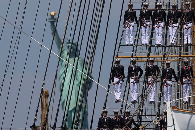 Desfile Internacional de Velas, parte de Sail250, una concentración de grandes veleros y buques militares, el sábado 4 de julio de 2026, en Nueva York. 