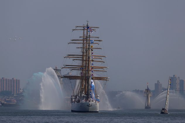 Desfile Internacional de Velas, parte de Sail250, una concentración de grandes veleros y buques militares, el sábado 4 de julio de 2026, en Nueva York. 