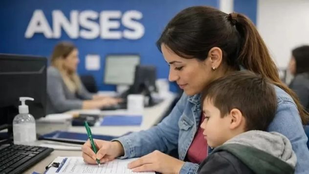 AUH en julio 2026: cuánto se cobra con aumento y cuándo pagan según DNI.