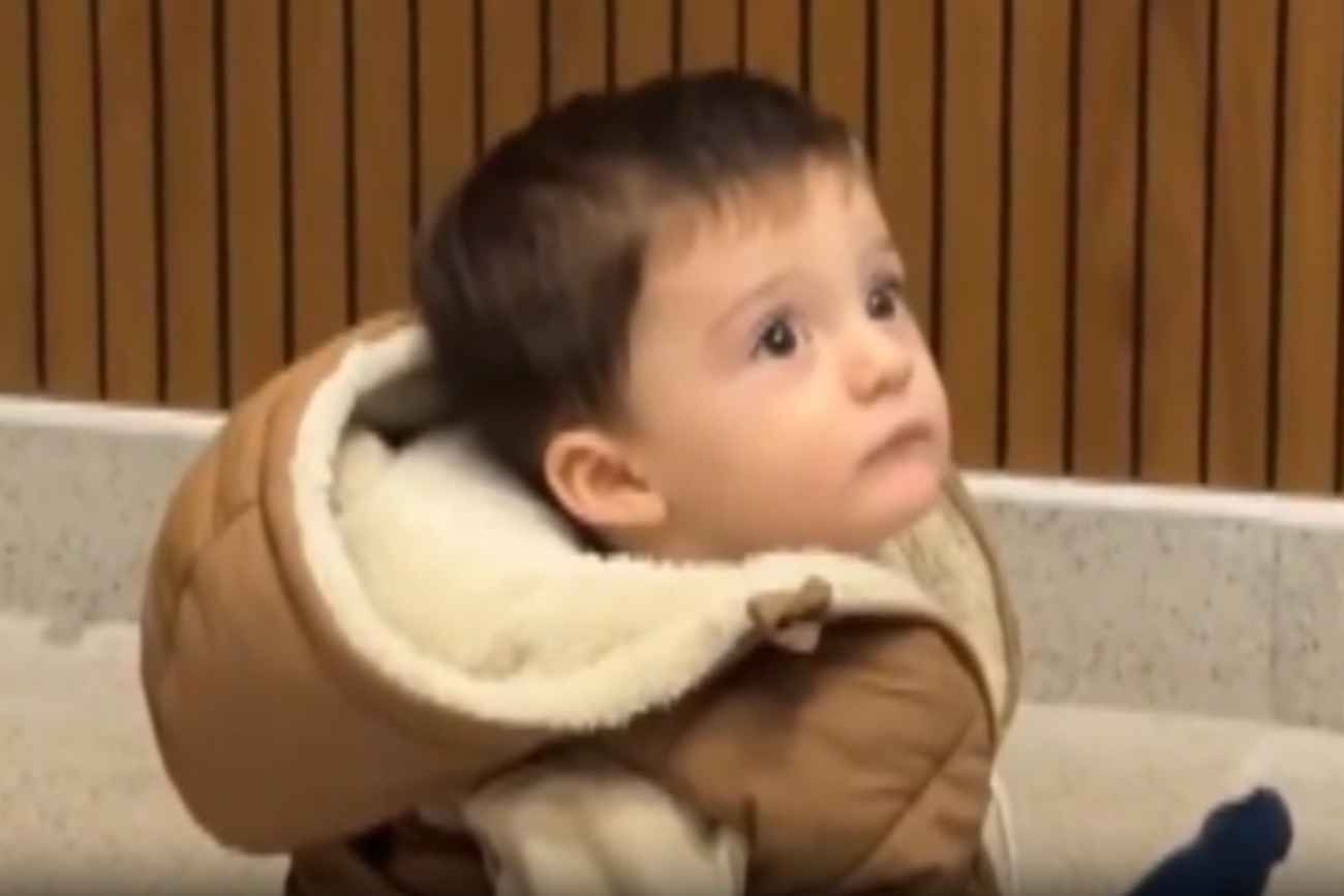Fue a trabajar con su bebé y se lo olvidó. 