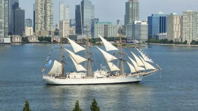 Desfile Internacional de Velas, parte de Sail250, una concentración de grandes veleros y buques militares, el sábado 4 de julio de 2026, en Nueva York. 