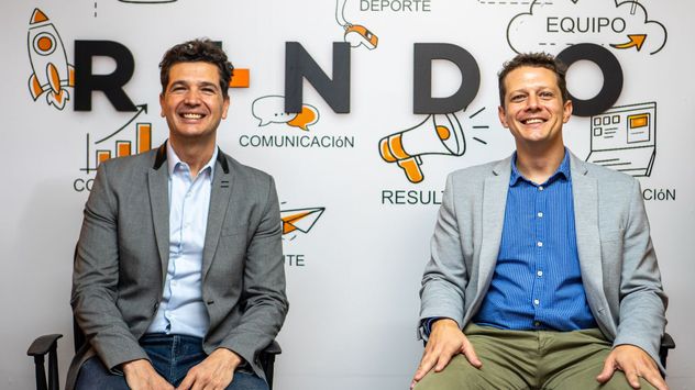 Con Germán, hermano, amigo y socio en la consultora Rindo.