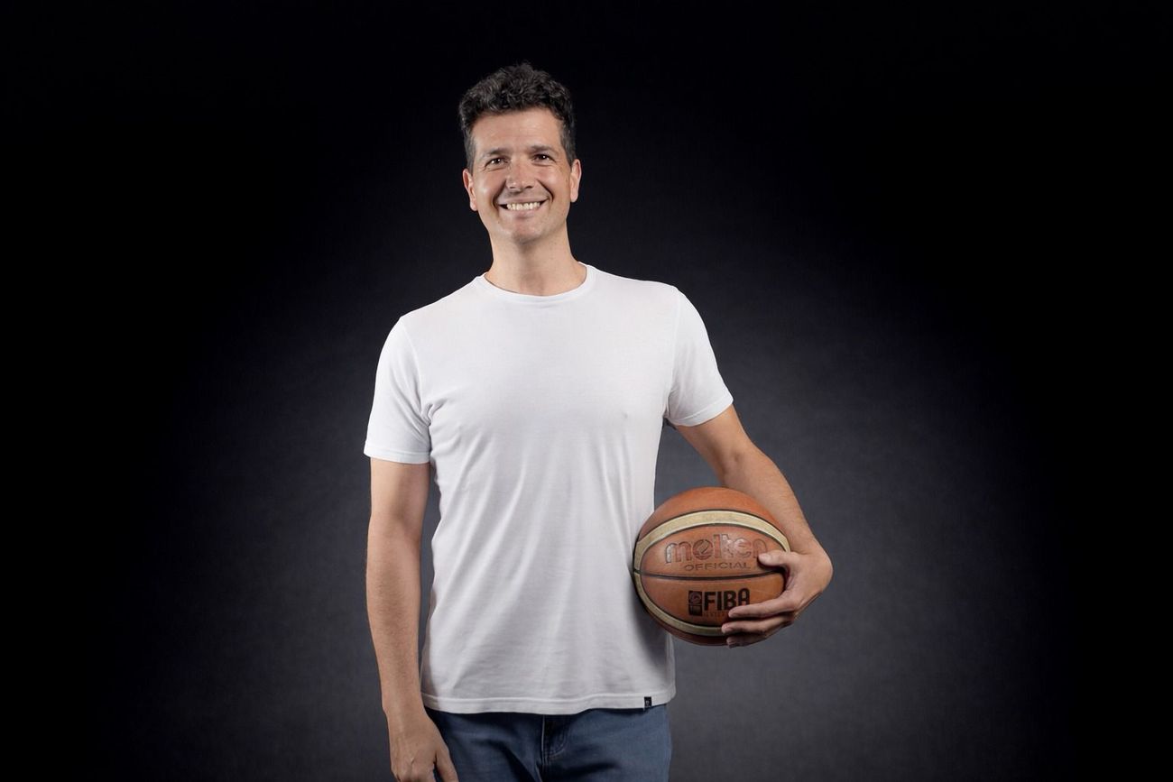 César Bernhardt: el básquet lo moldeó de chico y sigue presente en su vida.