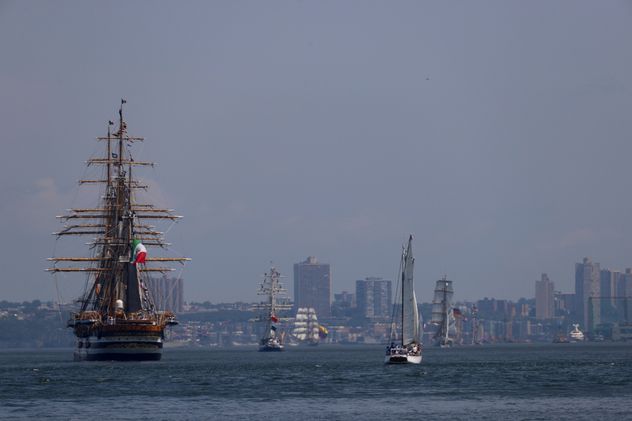 Desfile Internacional de Velas, parte de Sail250, una concentración de grandes veleros y buques militares, el sábado 4 de julio de 2026, en Nueva York. 