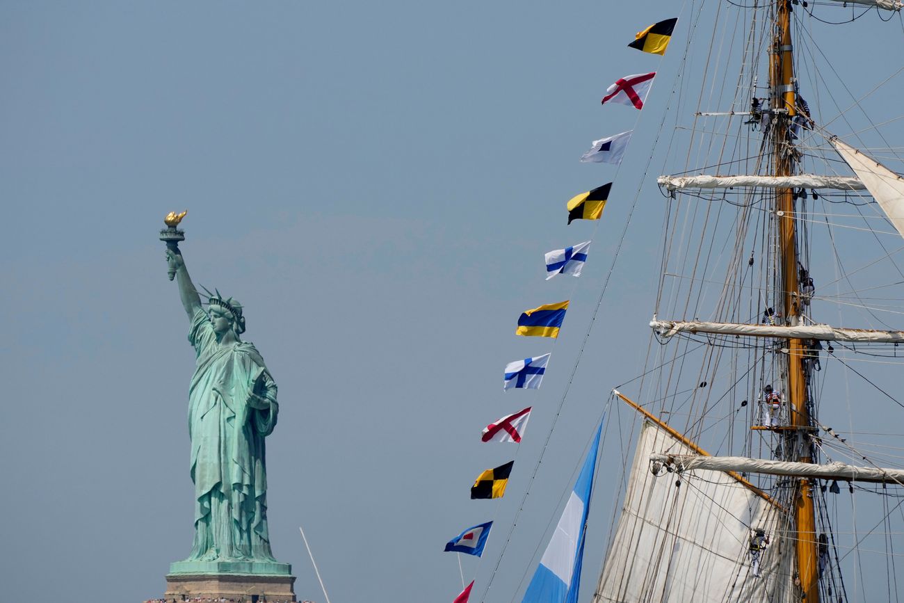 Desfile Internacional de Velas, parte de Sail250, una concentración de grandes veleros y buques militares, el sábado 4 de julio de 2026, en Nueva York.