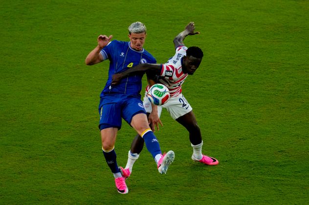 Folarin Balogun, goleador de Estados Unidos, podrá jugar el lunes ante Bélgica pese a su expulsión frente a Bosnia.