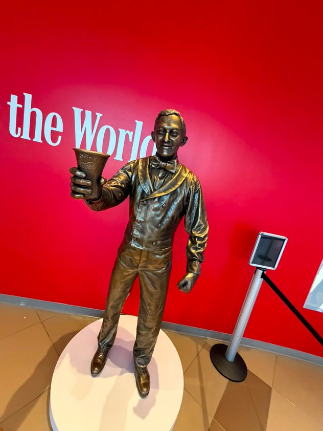 La Voz recorrió el World of Coca-Cola. Es una historia que atraviesa generaciones, países y campañas publicitarias capaces de quedar grabadas para siempre.