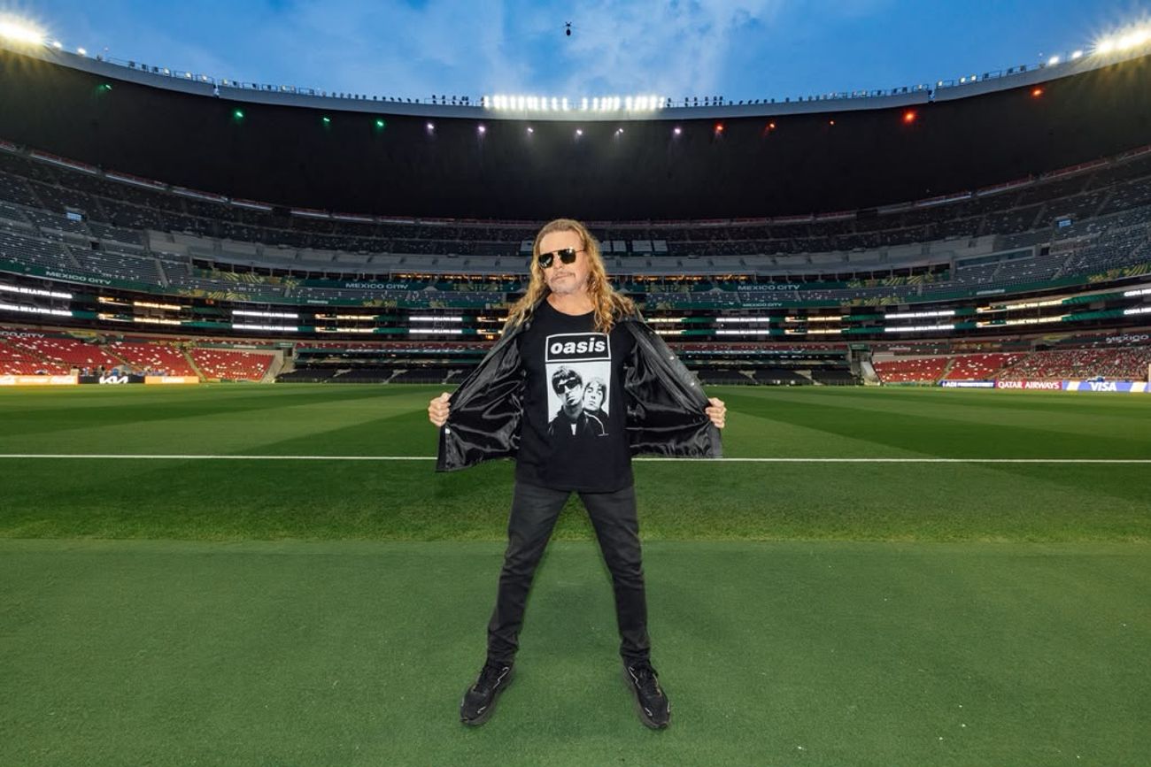 La graciosa reacción de Fher Olvera contra Liam Gallagher en el estadio Azteca (Gentileza prensa Maná)