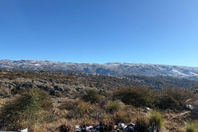 La nieve colapsó el acceso a La Cumbrecita: largas filas y demoras para llegar este domingo