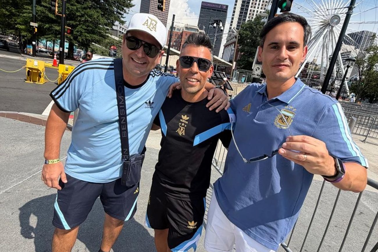 Los argentinos ya están en Atlanta esperando por el partido del martes de la selección frente a Egipto por los octavos de final del Mundial. (La Voz)