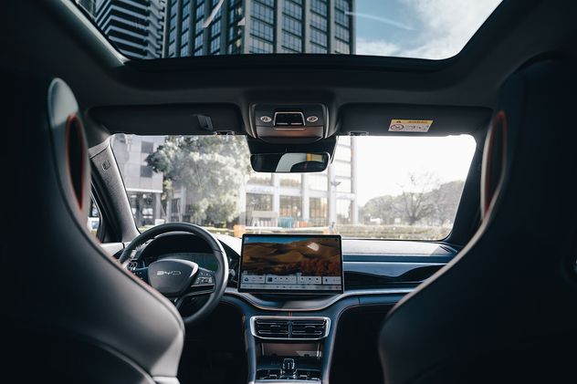 El techo panorámico llega hasta las plazas traseras y suma luminosidad a su interior.