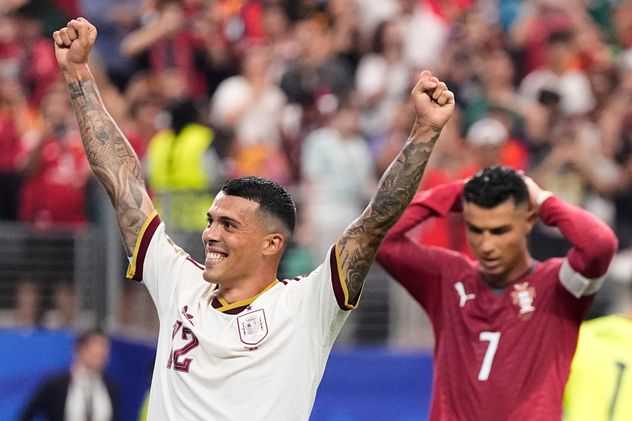 Tras seis Copa del Mundo, Cristiano Ronaldo deja el seleccionado de Portugal al perder con España en los octavos de final. (AP)