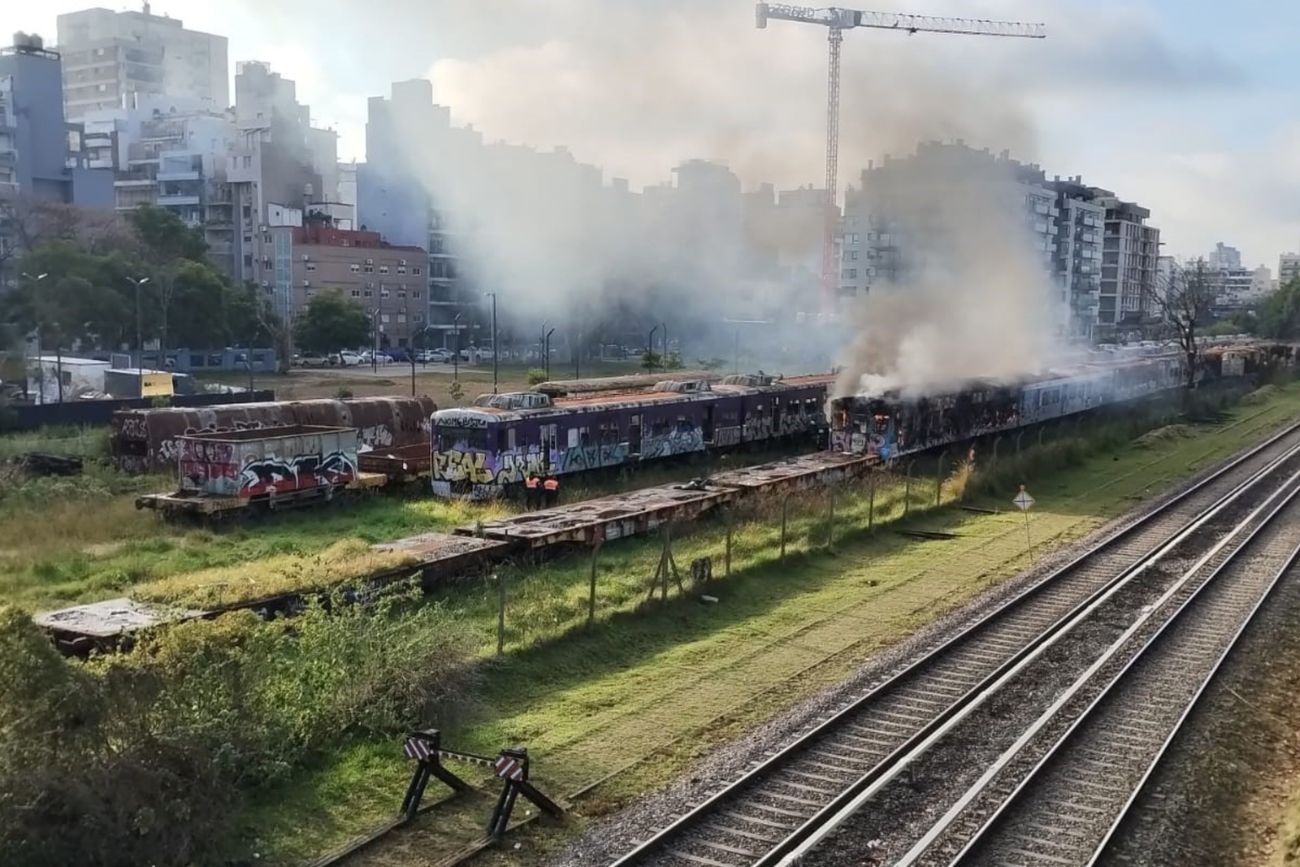 Se incendió un vagón de tren abandonado en el barrio porteño de Colegiales